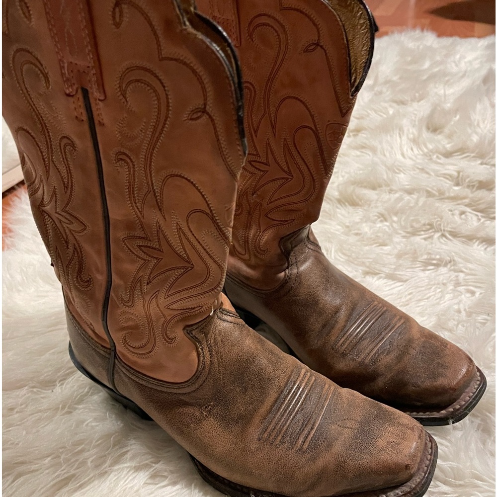 Ariat boots size 6.